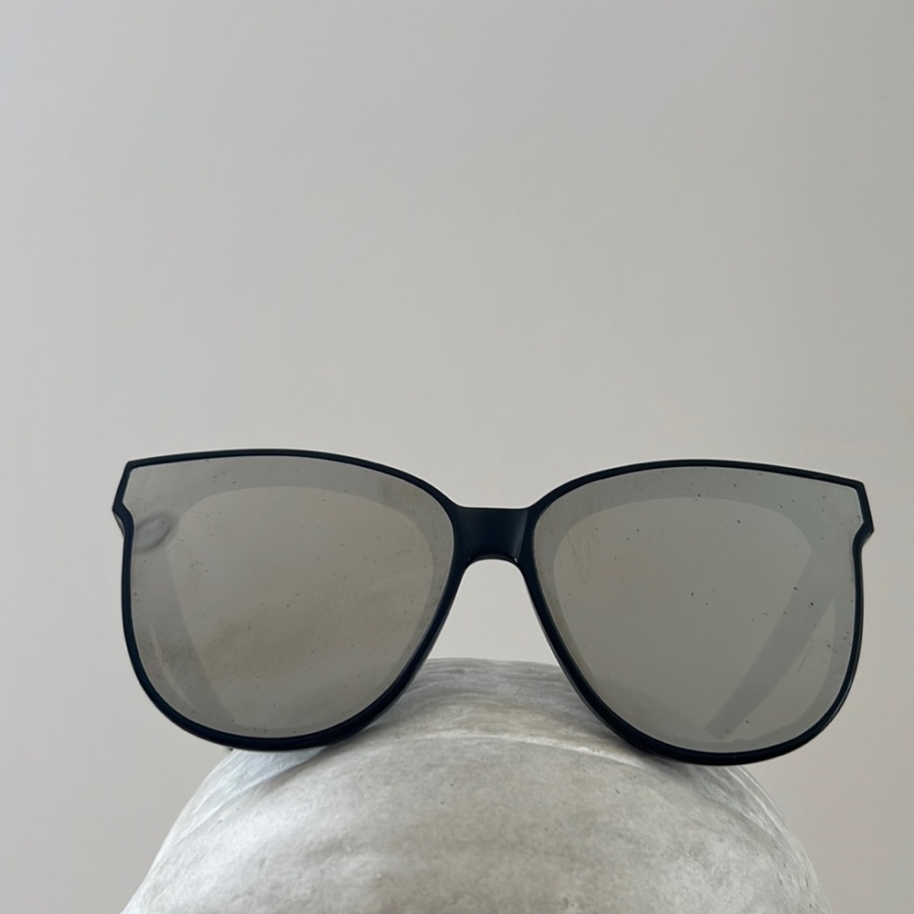 Gentle monster sunglasses used V  flatba mirror black